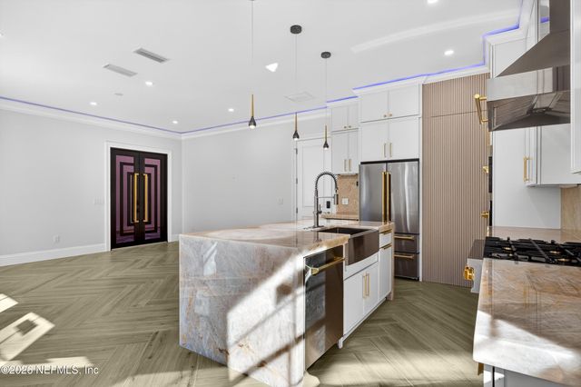 8865 LA TERRAZZA Place, Jacksonville, FL 32217