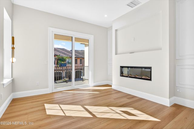 8865 LA TERRAZZA Place, Jacksonville, FL 32217