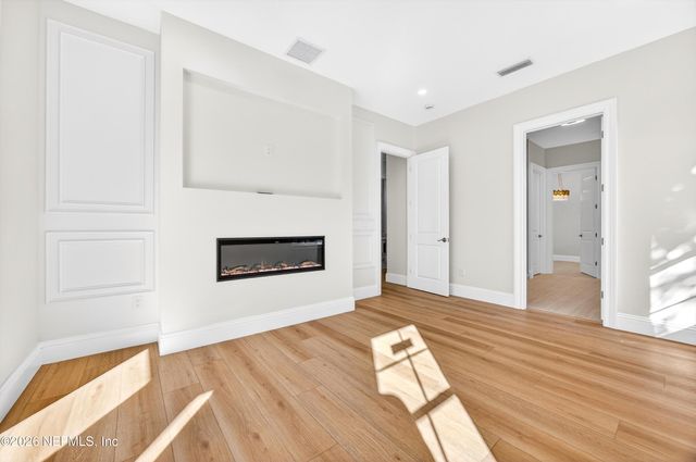 8865 LA TERRAZZA Place, Jacksonville, FL 32217