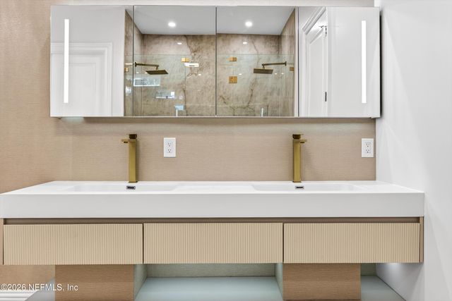 8865 LA TERRAZZA Place, Jacksonville, FL 32217