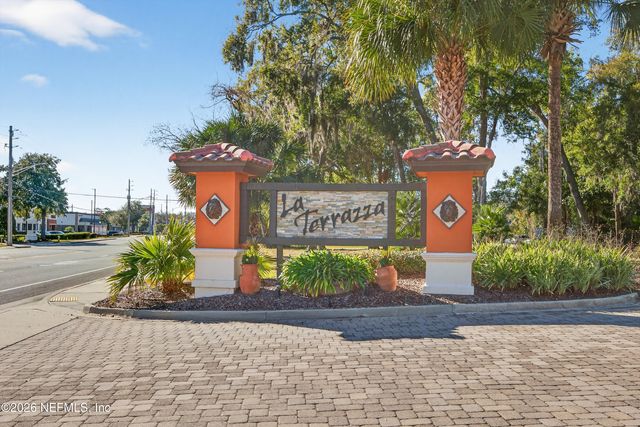 8865 LA TERRAZZA Place, Jacksonville, FL 32217