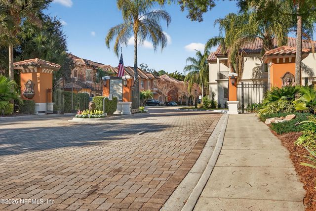 8865 LA TERRAZZA Place, Jacksonville, FL 32217