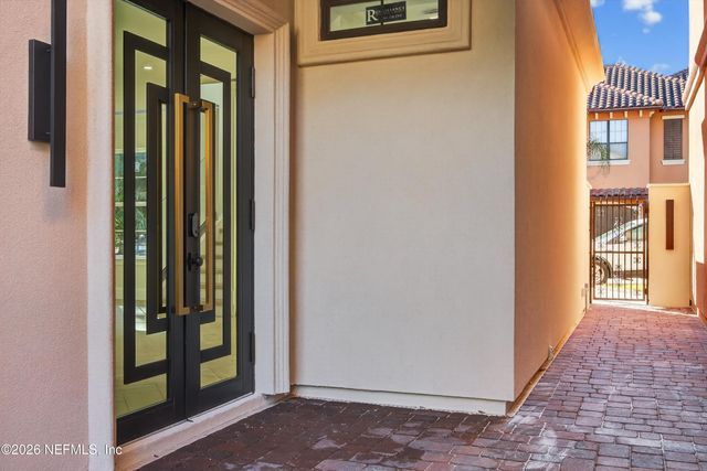 8865 LA TERRAZZA Place, Jacksonville, FL 32217