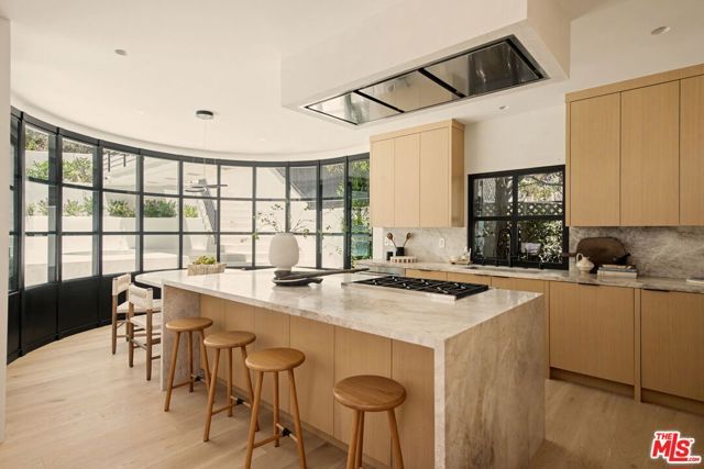 255 S Bentley Avenue, Los Angeles, CA 90049