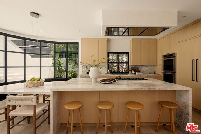 255 S Bentley Avenue, Los Angeles, CA 90049