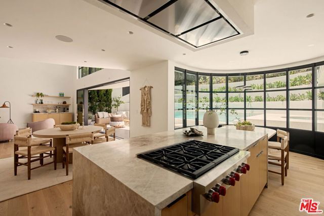 255 S Bentley Avenue, Los Angeles, CA 90049