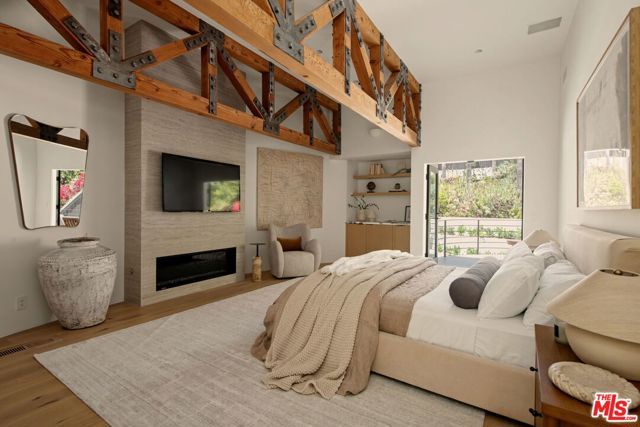 255 S Bentley Avenue, Los Angeles, CA 90049