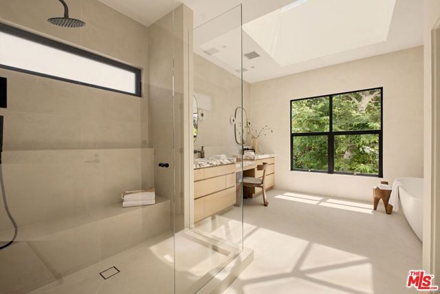 255 S Bentley Avenue, Los Angeles, CA 90049