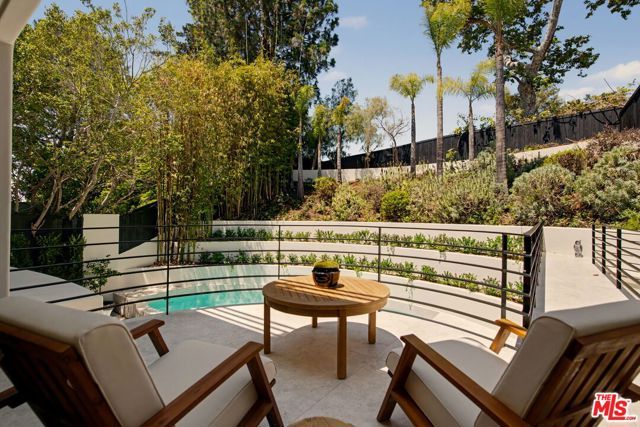 255 S Bentley Avenue, Los Angeles, CA 90049