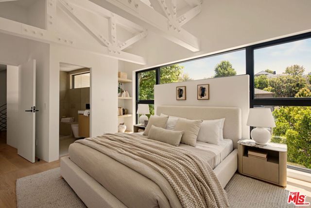 255 S Bentley Avenue, Los Angeles, CA 90049