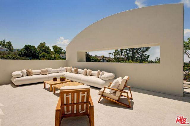255 S Bentley Avenue, Los Angeles, CA 90049