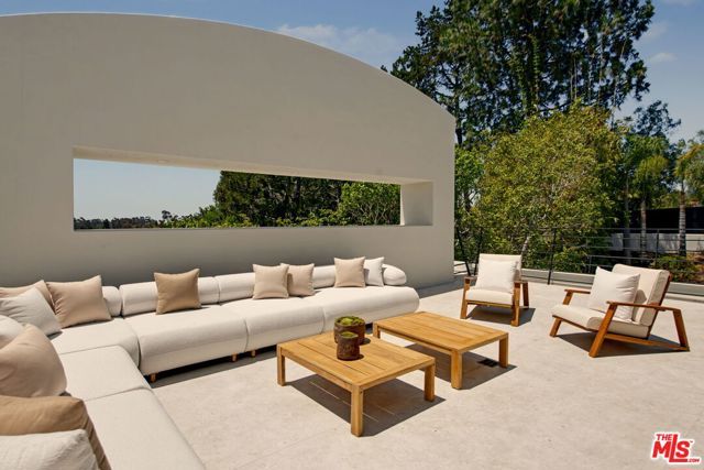 255 S Bentley Avenue, Los Angeles, CA 90049