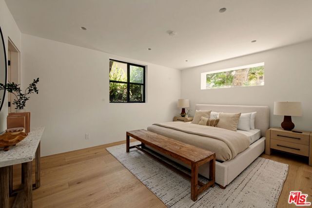 255 S Bentley Avenue, Los Angeles, CA 90049