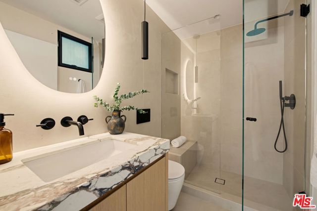 255 S Bentley Avenue, Los Angeles, CA 90049