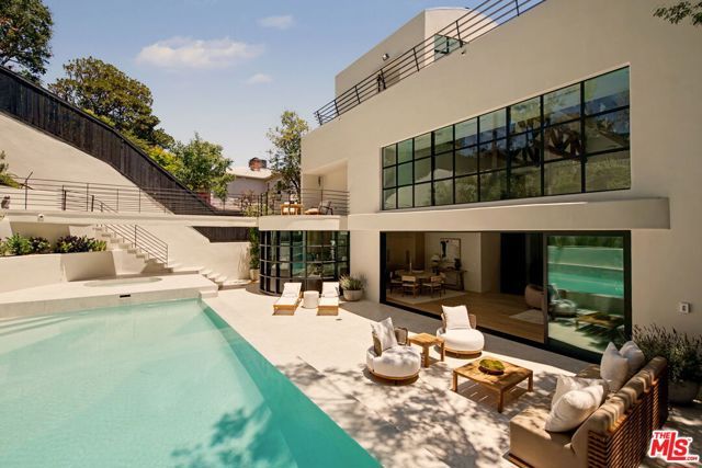 255 S Bentley Avenue, Los Angeles, CA 90049