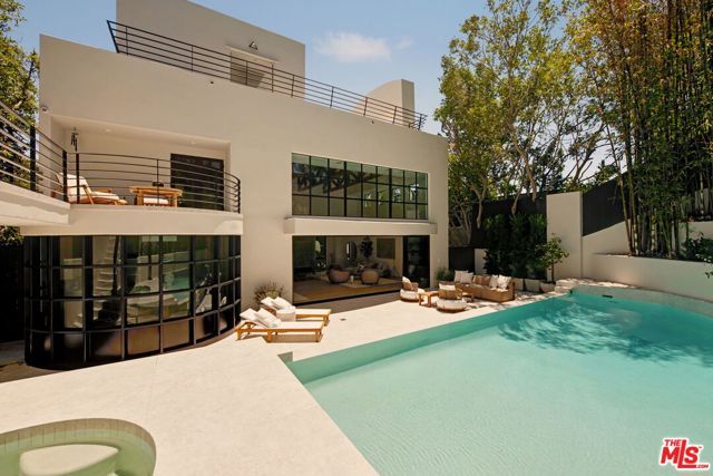 255 S Bentley Avenue, Los Angeles, CA 90049