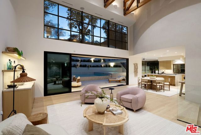 255 S Bentley Avenue, Los Angeles, CA 90049
