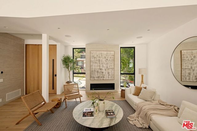 255 S Bentley Avenue, Los Angeles, CA 90049