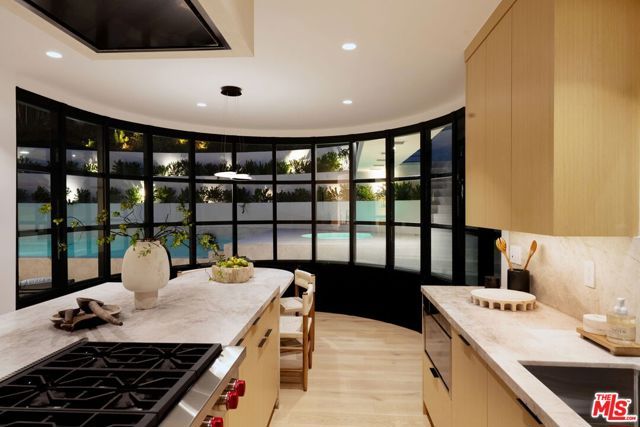255 S Bentley Avenue, Los Angeles, CA 90049
