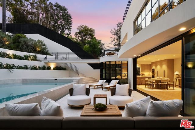 255 S Bentley Avenue, Los Angeles, CA 90049