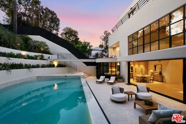 255 S Bentley Avenue, Los Angeles, CA 90049