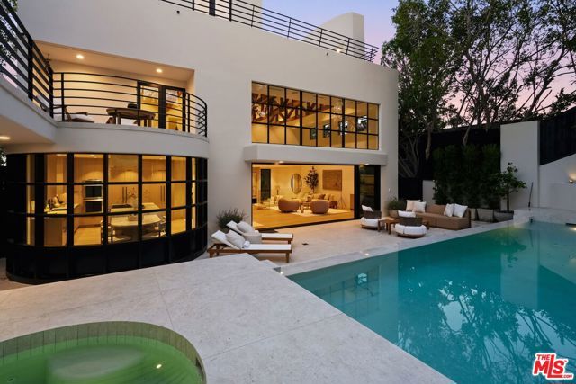 255 S Bentley Avenue, Los Angeles, CA 90049