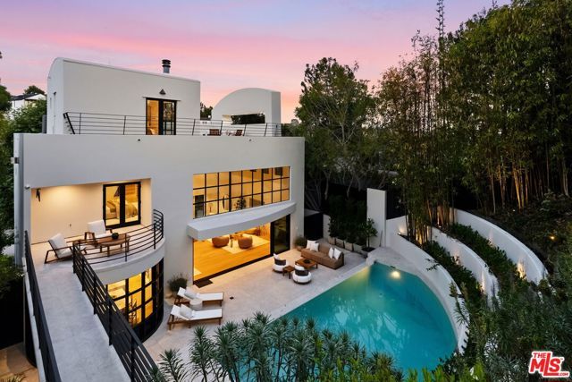 255 S Bentley Avenue, Los Angeles, CA 90049