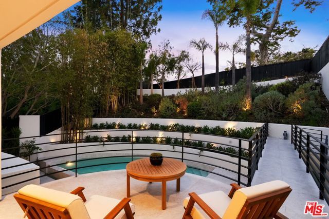 255 S Bentley Avenue, Los Angeles, CA 90049