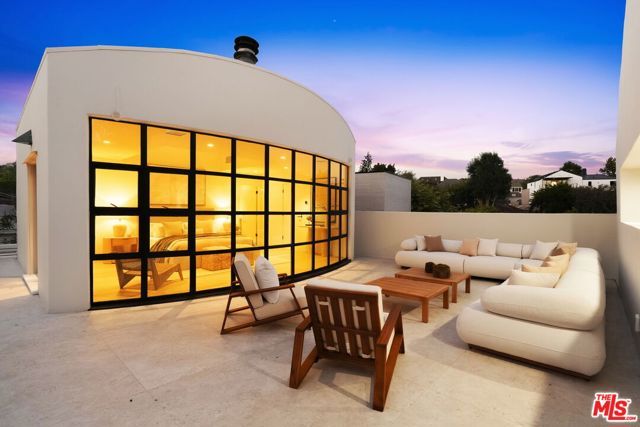 255 S Bentley Avenue, Los Angeles, CA 90049