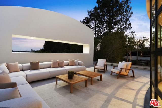 255 S Bentley Avenue, Los Angeles, CA 90049