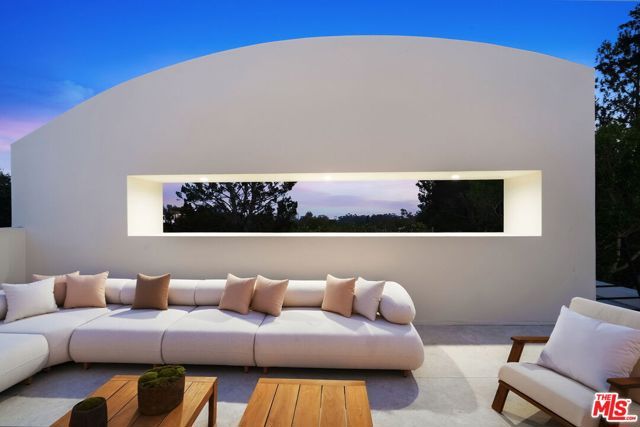 255 S Bentley Avenue, Los Angeles, CA 90049