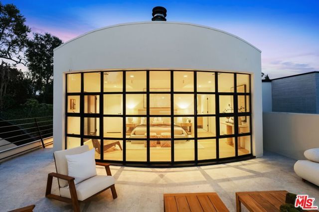 255 S Bentley Avenue, Los Angeles, CA 90049