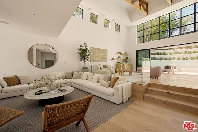 255 S Bentley Avenue, Los Angeles, CA 90049