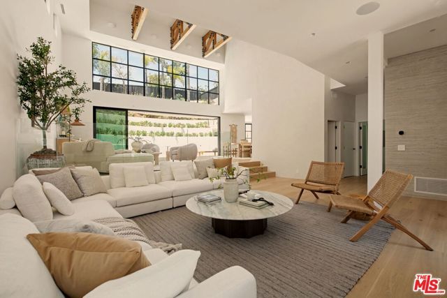 255 S Bentley Avenue, Los Angeles, CA 90049