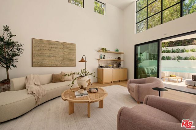 255 S Bentley Avenue, Los Angeles, CA 90049