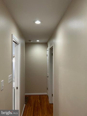 9238 KRISTIN LN, Fairfax, VA 22032
