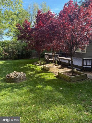 9238 KRISTIN LN, Fairfax, VA 22032