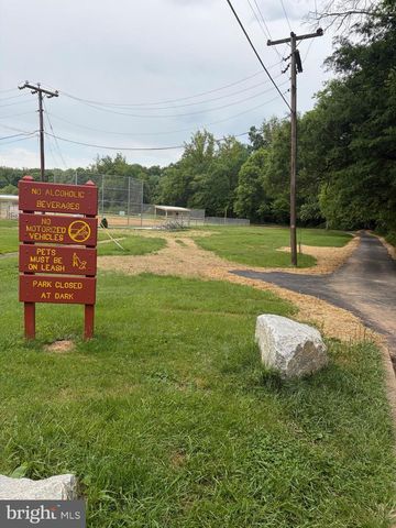 9238 KRISTIN LN, Fairfax, VA 22032