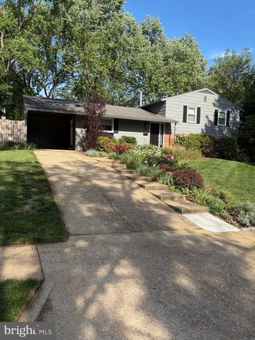 9238 KRISTIN LN, Fairfax, VA 22032