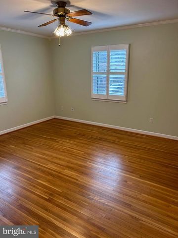 9238 KRISTIN LN, Fairfax, VA 22032