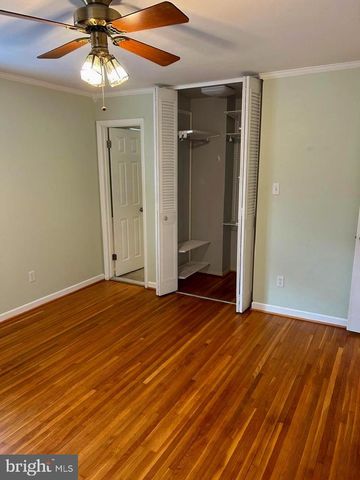 9238 KRISTIN LN, Fairfax, VA 22032