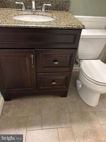 9238 KRISTIN LN, Fairfax, VA 22032