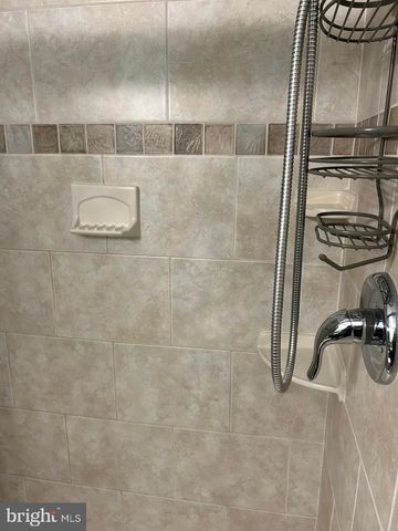 9238 KRISTIN LN, Fairfax, VA 22032