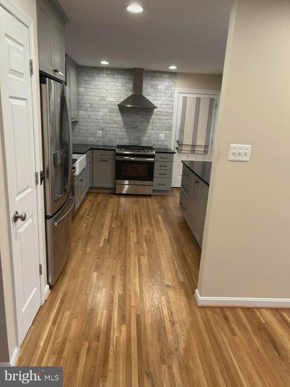 9238 KRISTIN LN, Fairfax, VA 22032