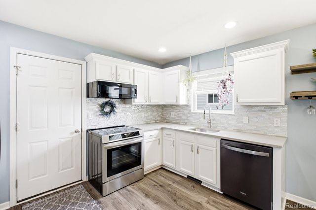 2504 John L Street, Port Huron, MI 48060