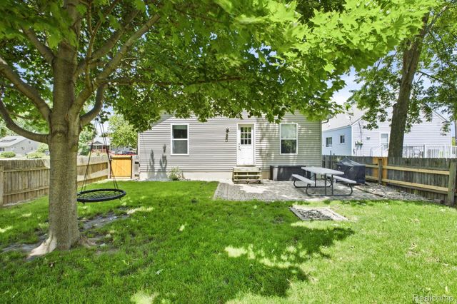 2504 John L Street, Port Huron, MI 48060
