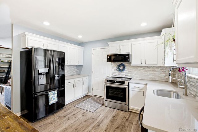 2504 John L Street, Port Huron, MI 48060