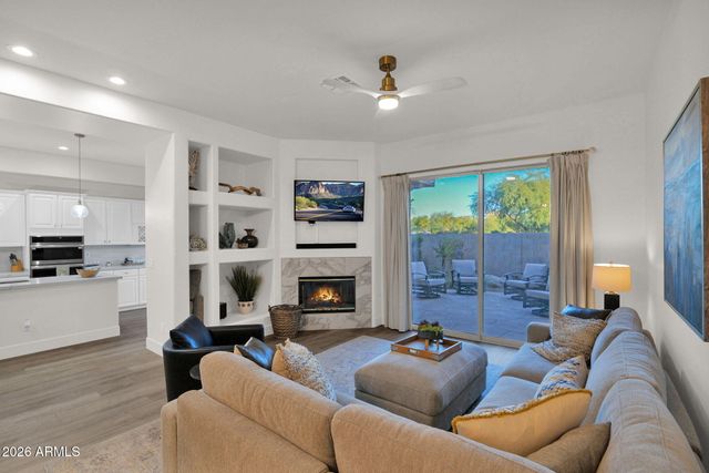 15240 N CLUBGATE Drive 111, Scottsdale, AZ 85254