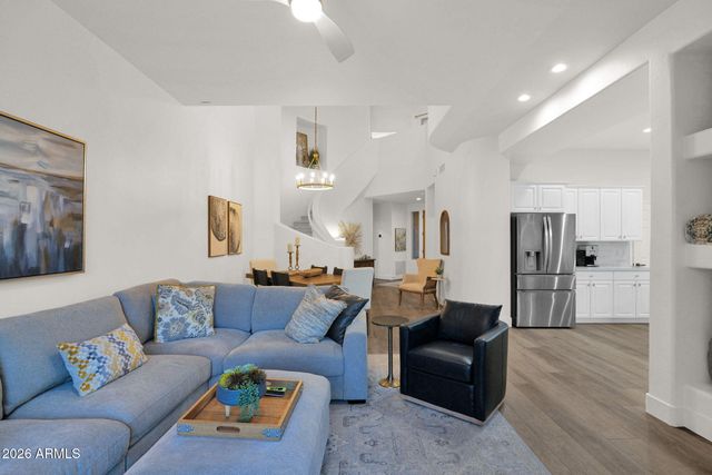 15240 N CLUBGATE Drive 111, Scottsdale, AZ 85254