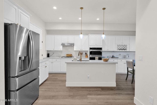 15240 N CLUBGATE Drive 111, Scottsdale, AZ 85254